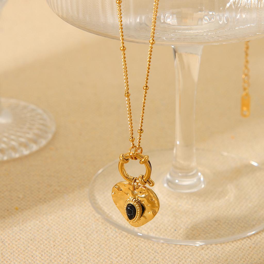 French Retro Court Style Titanium Steel Necklace Non-fading Stainless Steel Heart Pendant Necklace for Women