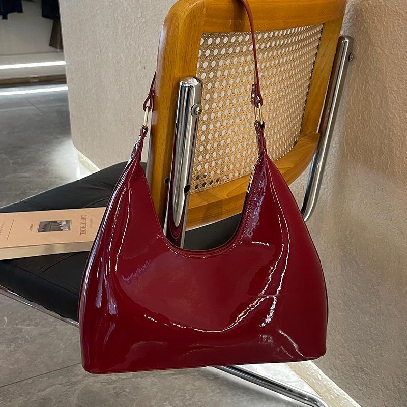 Retro Patent Leather Glossy Underarm Bag Women's Bag 2025 New Niche Design Versatile High-end Texture Commuter Handbag