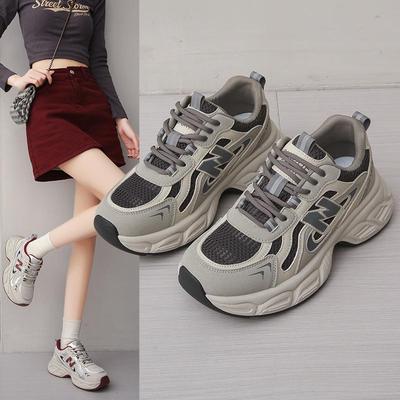 Женская мода 2025 года на весну в стиле ретро для пап — модные повседневные кроссовки на толстой подошве для миниатюрных ножек