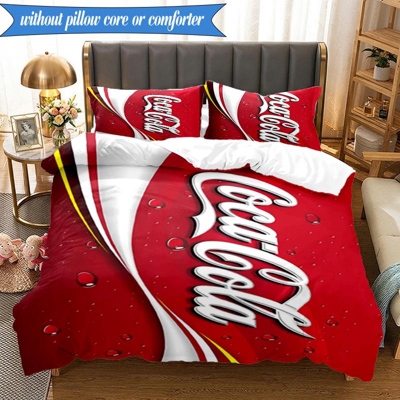 3 шт. Постельное белье с дизайном Coca-cola, 2D-печать (Включает 1 пододеяльник + 2 наволочки (без наполнителя)), Декор спальни, Подарок-вентилятор