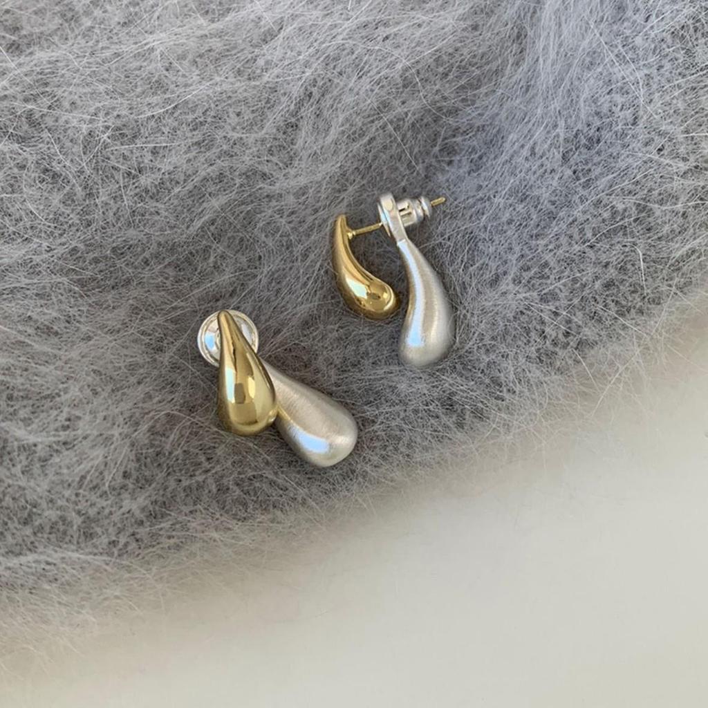 Серьги-гвоздики из серебра S925 в гонконгском стиле в форме капель воды для женщин - Изысканные нишевые высококачественные аксессуары 2024