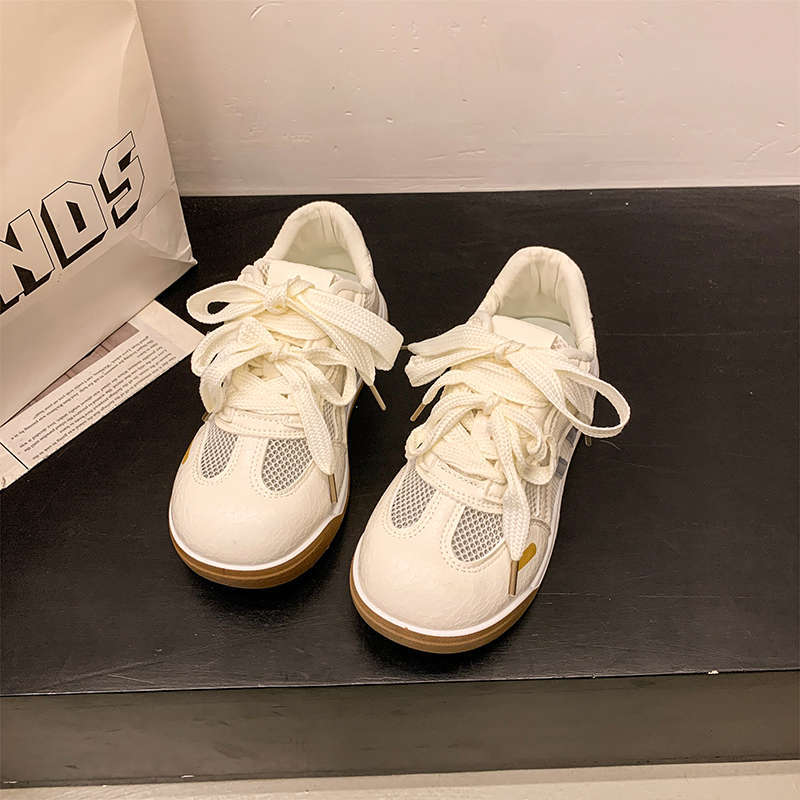 Уродливые милые сетчатые маленькие белые туфли женские моральные тренировки 2025 лето новый шикарный нишевый дизайн тонкие спортивные туфли Форрест Гамп