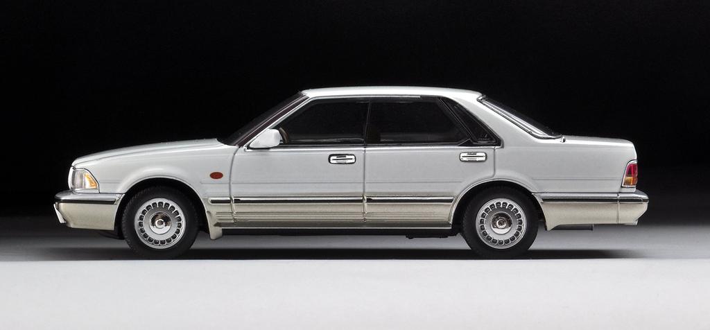 Масштабная модель Tomica Limited Vintage Neo Cedric V30 Turbo Brougham VIP 1/43 TLV-N43-24a (Белый/Бежевый)