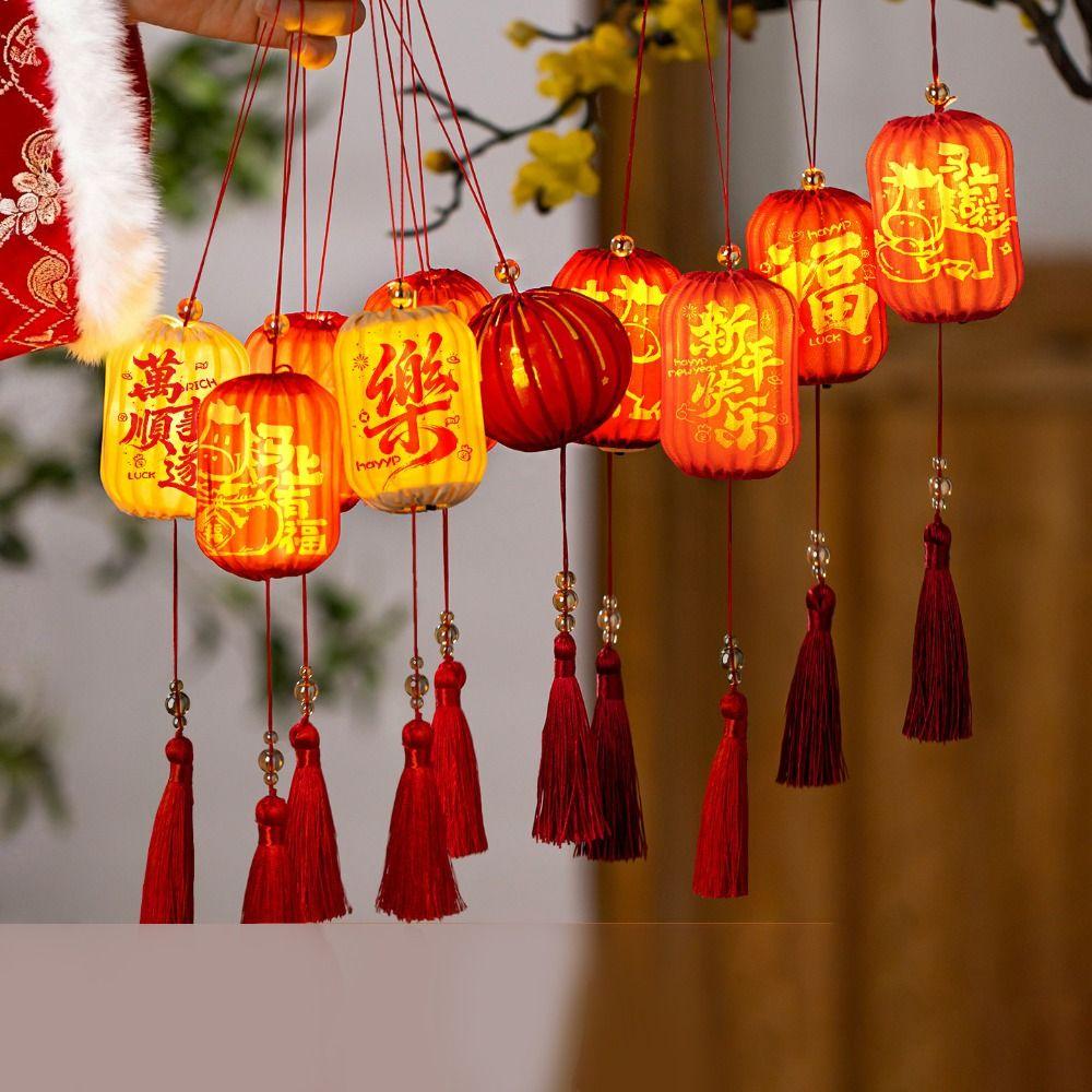 2026 год Лошади Новогодний Фонарь Красный Китайский Стиль Ручной Фонарь Кисточка Маленькие Фонарики Светящаяся Ткань Фонарь Уличный Декор