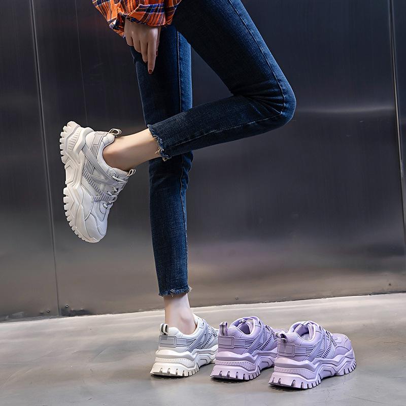 Кожаные кроссовки-папы женские весна 2025 новые на толстой подошве увеличивающие рост беговые спортивные туфли женские с мелким вырезом повседневные универсальные женские туфли