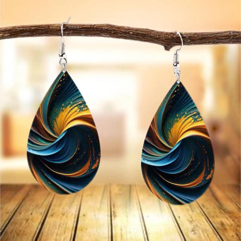 Серьги-слезинки с преувеличенно креативным популярным цветным узором