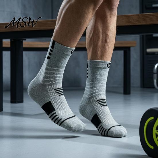 Outdoor Training Socks 1 Pair Men's Crew Socks, Moisture Wicking Athletic Running for Exercise Soft Workout Casual Thin Sports Gym Comfortable