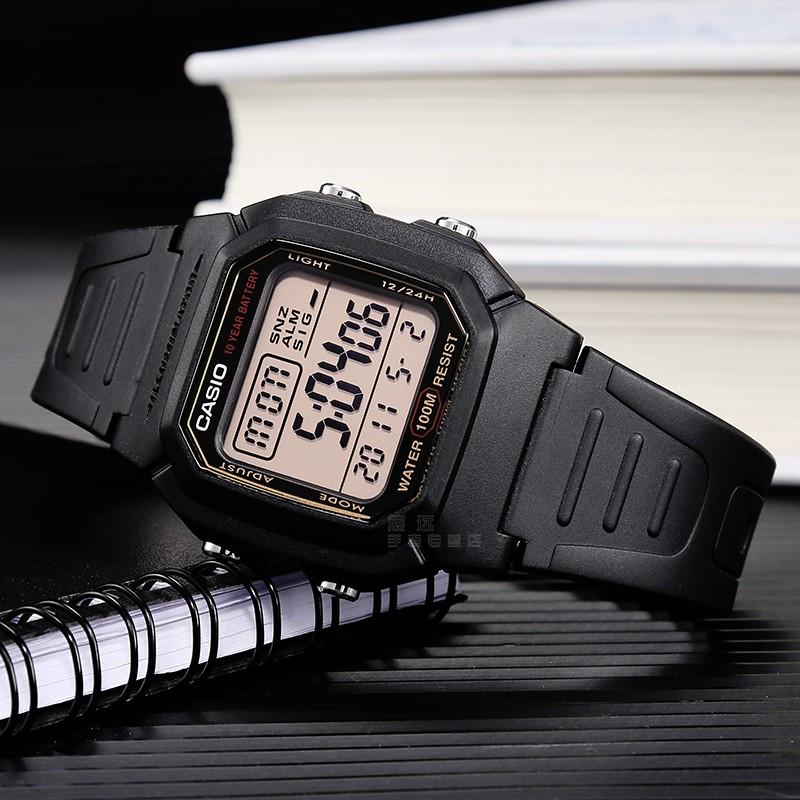 Casio Серия STANDARD Модный ЖК-дисплей Кварцевый механизм Ремешок из смолы Японские и корейские часы Мужские часы Черный циферблат W-800HG-9A