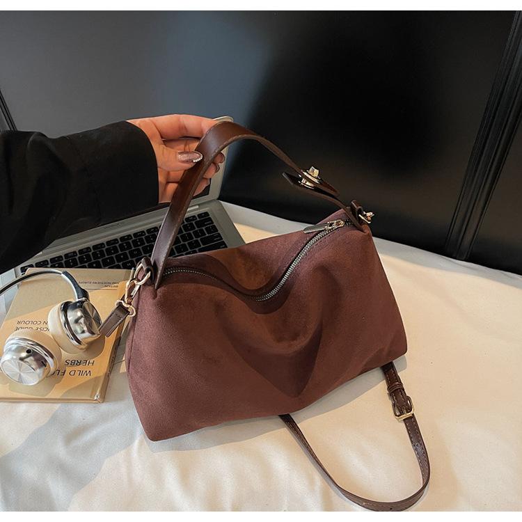 Vintage Matte Handbag Niche Underarm Bag Women's Winter New Shoulder Tote Bag Versatile Suede Messenger Bag