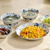 Керамическая миска Mino Ware, расписанная вручную в сине-белых тонах - Японская рельефная посуда для суши и супа.