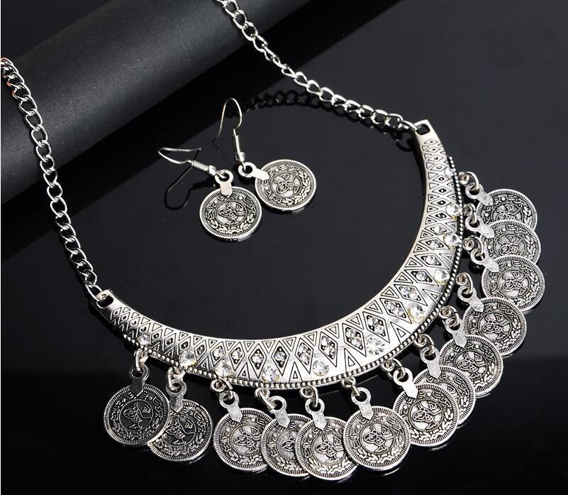 Retro European & American Rhinestone Carved Coin Tassel Necklace - U-Shaped Clavicle Chain Jewelry