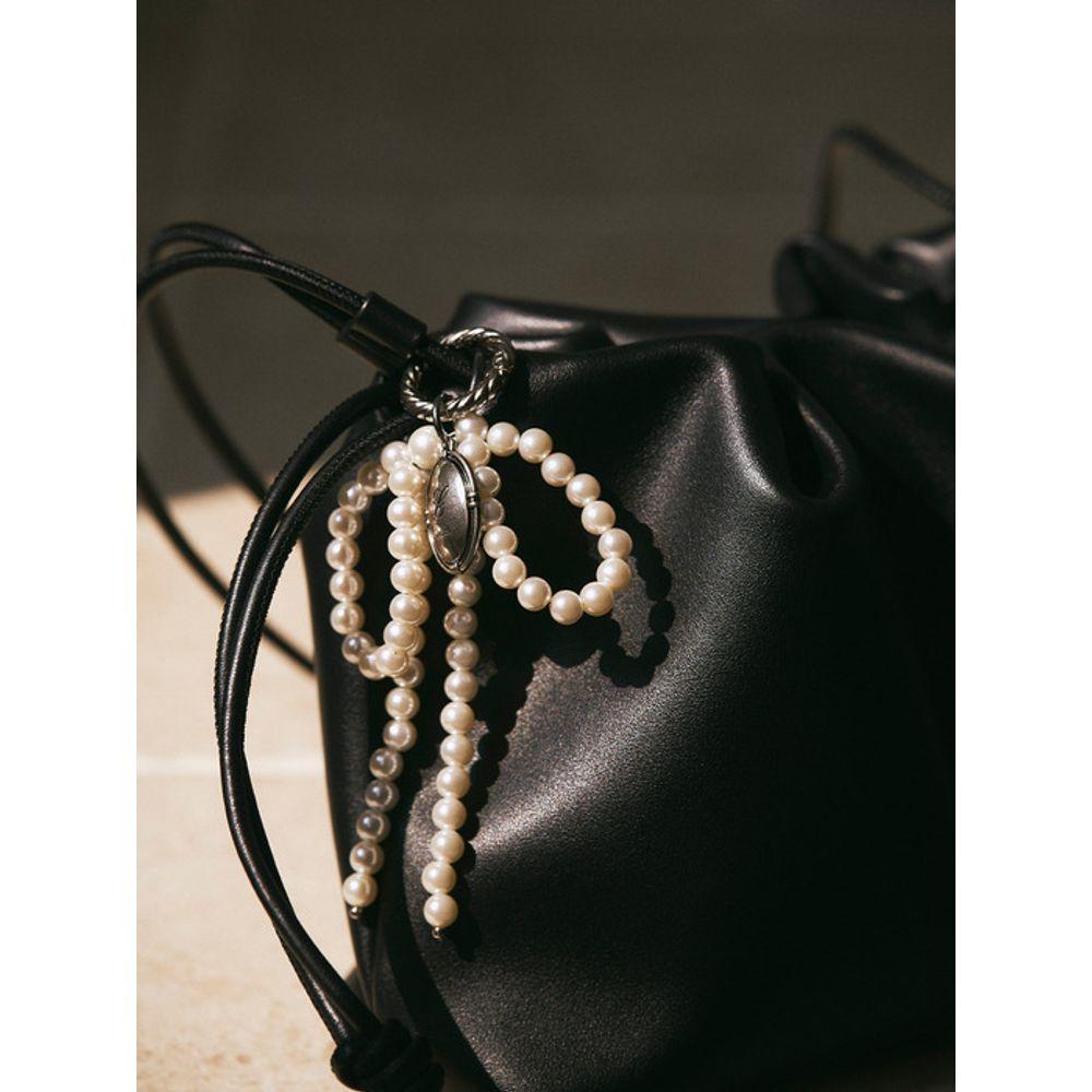 LENINA LILY ribbon pearl charm_WHITE PEARL