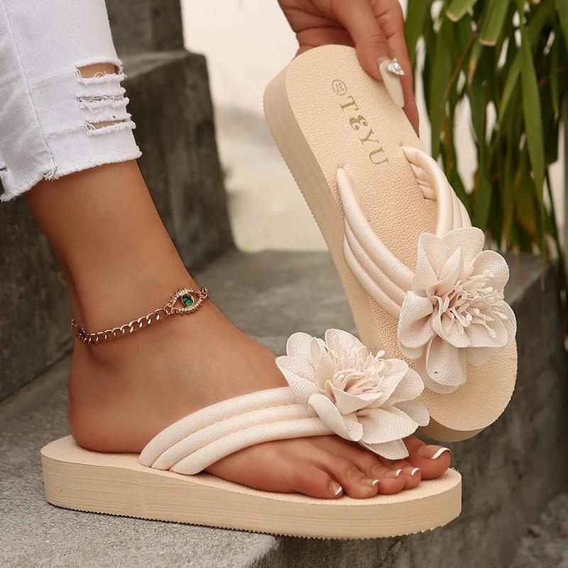 Модные Модные Шлепанцы на Плоской Подошве с Цветочным Декором для Женщин 2025 Лето Легкие Нескользящие Сандалии Женские Удобные Шлепанцы с Перемычкой для Пляжа