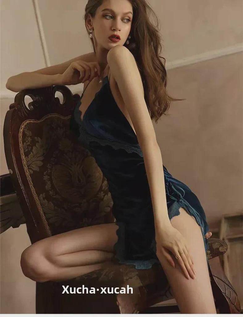 Сексуальный бархатный костюм с юбкой и подтяжками - пижама Pure Desire для женщин