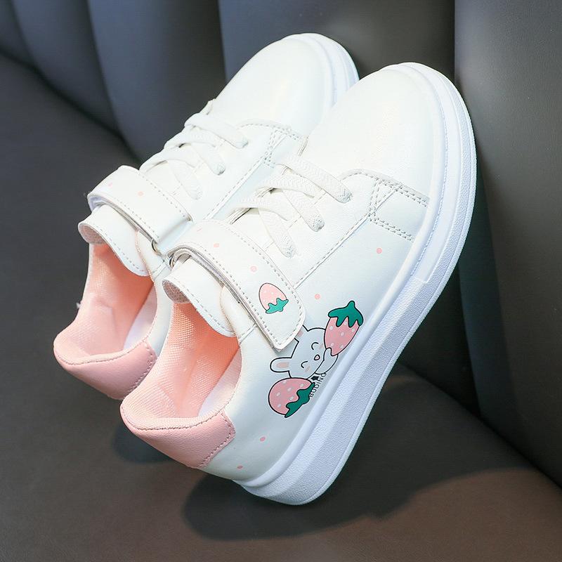 Детская обувь Спортивная обувь с рисунком клубники для девочек 2024 года, детская модная белая обувь, корейские дышащие повседневные кроссовки из искусственной кожи
