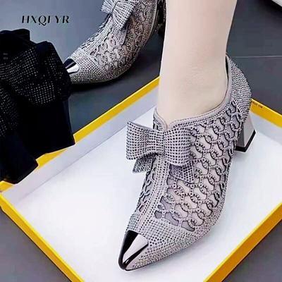 Женские ботильоны, пикантные сетчатые туфли со стразами, модные летние ботинки с бантом на каблуке и острым носком, женская обувь