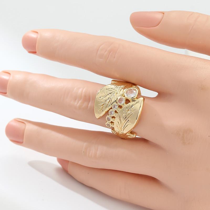 Dazzling Inlaid White CZ Women's Ring Trendy Gold Color Geometry Daily Wear Party Jewelry Anniversary Gift