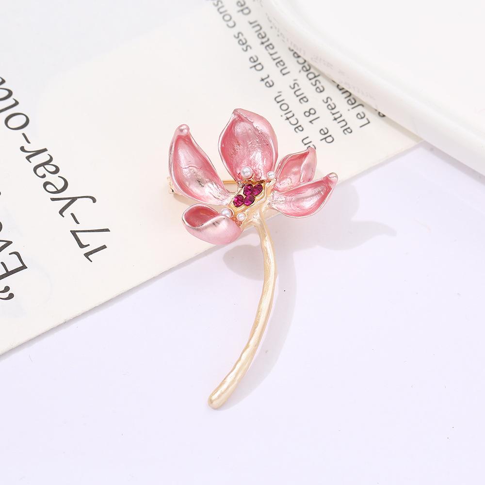 New Vintage Style Elegant Enamel Pearl Lotus Brooch Creative Atmosphere Floral Clothing Pin Suit Accessory PD2018