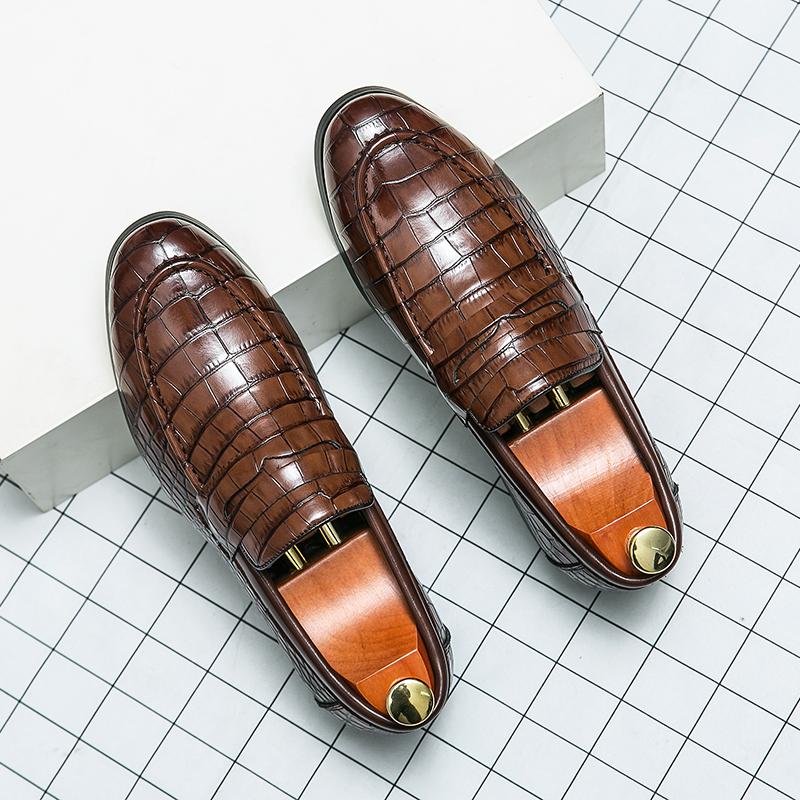 Britain Retro Men's Pointed Alligator Pattern Flats Business Leather Shoes Male Casual Loafers Formal Dress Footwear