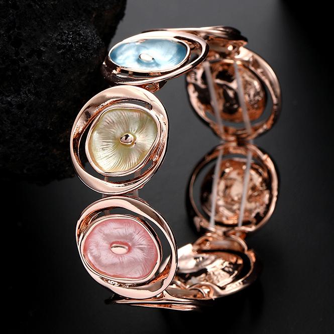 Цветной браслет-кольцо с полым цветком, маленький свежий женский летний цветочный эластичный браслет