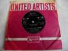 7-дюймовая пластинка JAY THE AMERICANS Hes Raining In My Sunshine UP1162 United Artists 1966 UK Поп Б/у