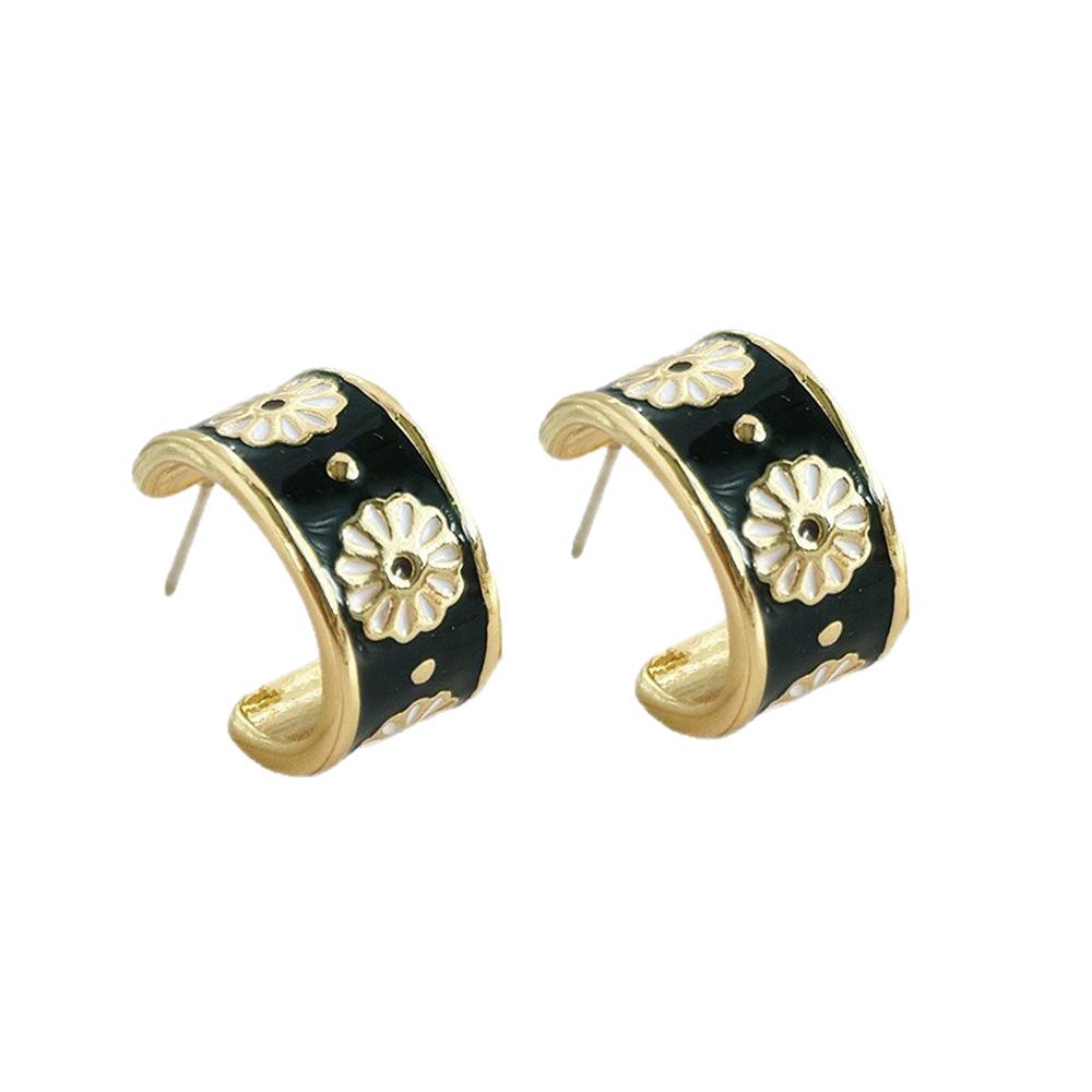 Daisy Stud Earrings: S925 Sterling Silver, Drip Oil, Retro Design, Luxury Feel
