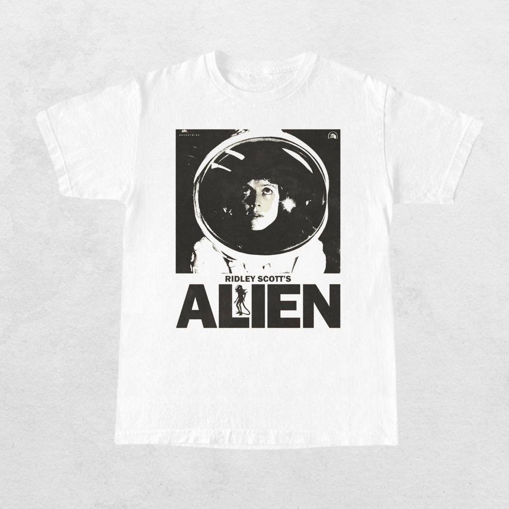 Retro 1979 Alien Movie Tshirt for Unisex Suitable for All Seasons Casual Tshirt for Both Unisex and Women