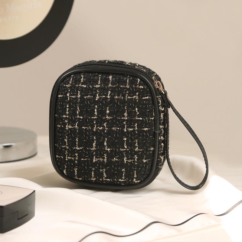 Шикарная сумочка для помады: Роскошный органайзер для косметики и дорожная косметичка с женственным дизайном