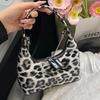 2025 простая и модная сумка-пельмень с леопардовым принтом, высококачественная текстура, повседневная портативная новая контрастная сумка, сумка через плечо, сумка подмышку