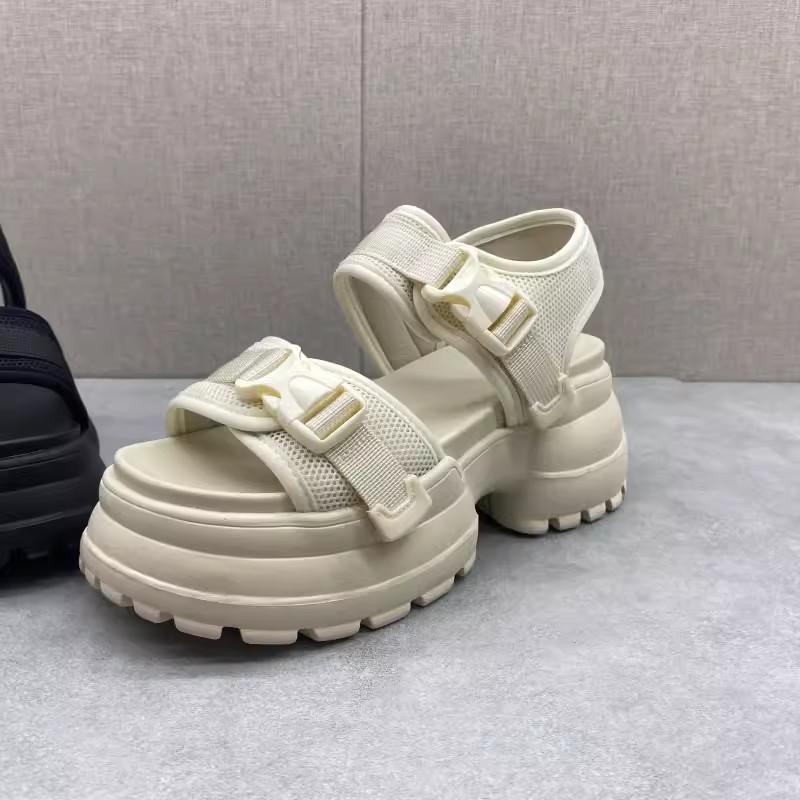 2024 Лето Новые женские сандалии Верхняя одежда Модные повседневные римские тапочки с толстой подошвой на платформе Сандалии Женская обувь