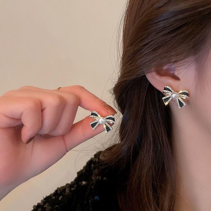 1Pair Sweet Black Bow Knot Stud Earrings For Women Girls Lovely Pearl Enamel Oil Earrings Party Jewelry Birthday Gift