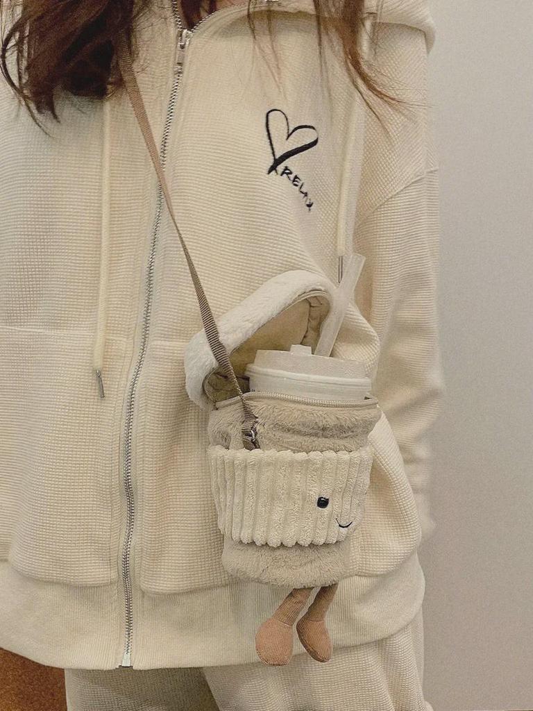 Набор из британского мультяшного кофе и сумки-мессенджера: Женская плюшевая игрушка и подарочный пакет для чашки молочного чая