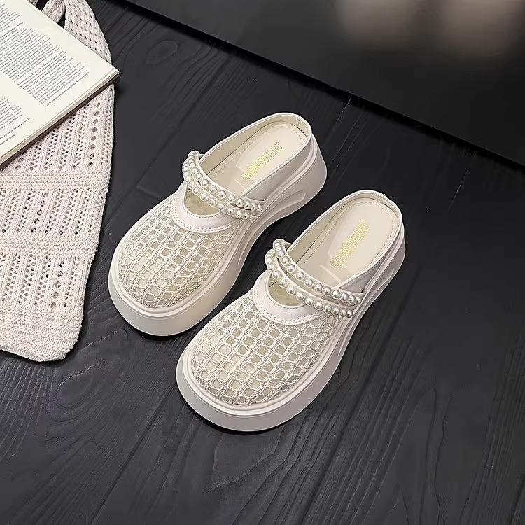 2025 новые толстоподошвенные увеличивающие рост жемчужные суперхит шлепанцы с открытой пяткой женские летние уличные полые прохладные шлепанцы