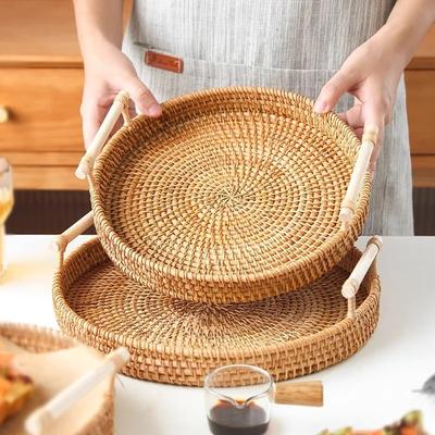 Хранение хлеба из ротанга Плетеный круглый поднос для фруктов Поднос для пикника Бинауральный поднос Отделка стола в гостиной Тарелки для хлеба Деревянная ручка