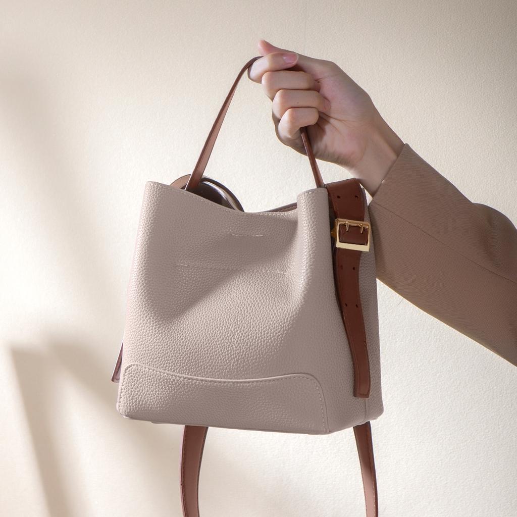 Women's Bag 2024 New Model High-End Bucket Bag Fashionable Shoulder Bag for Work Commuting Handheld Crossbody Bucket Bag