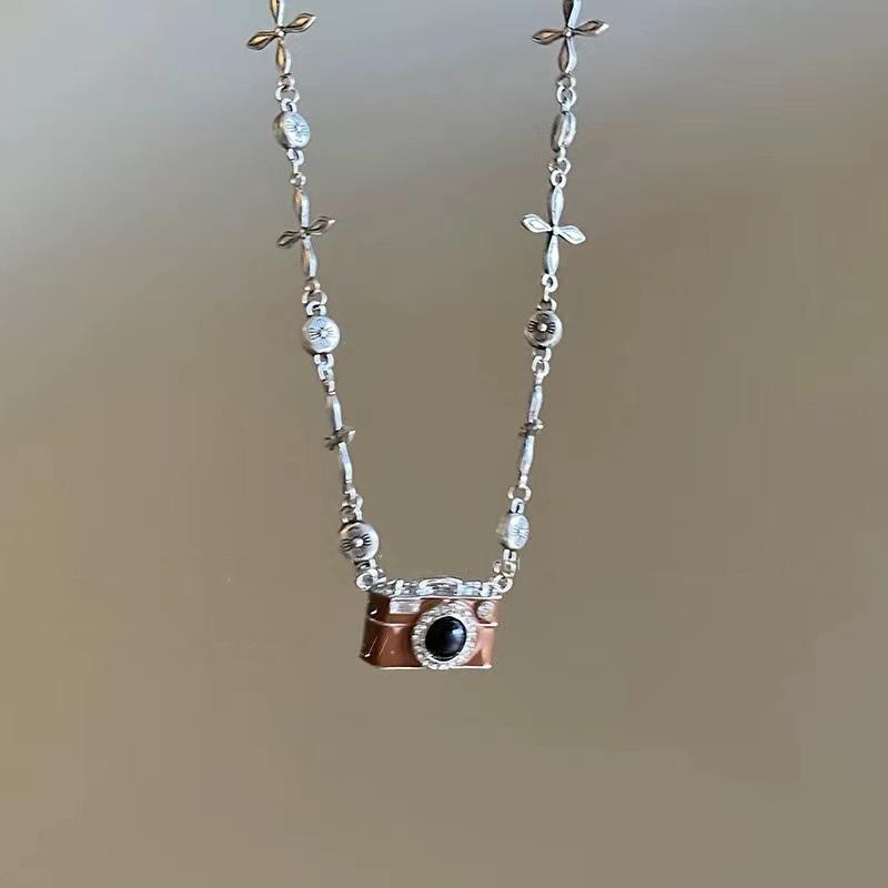 Vintage Y2K Brown Camera Pendant Necklace Women's Punk Hip-Hop Simple Personality Collar Female Unique Party Jewelry Accessories