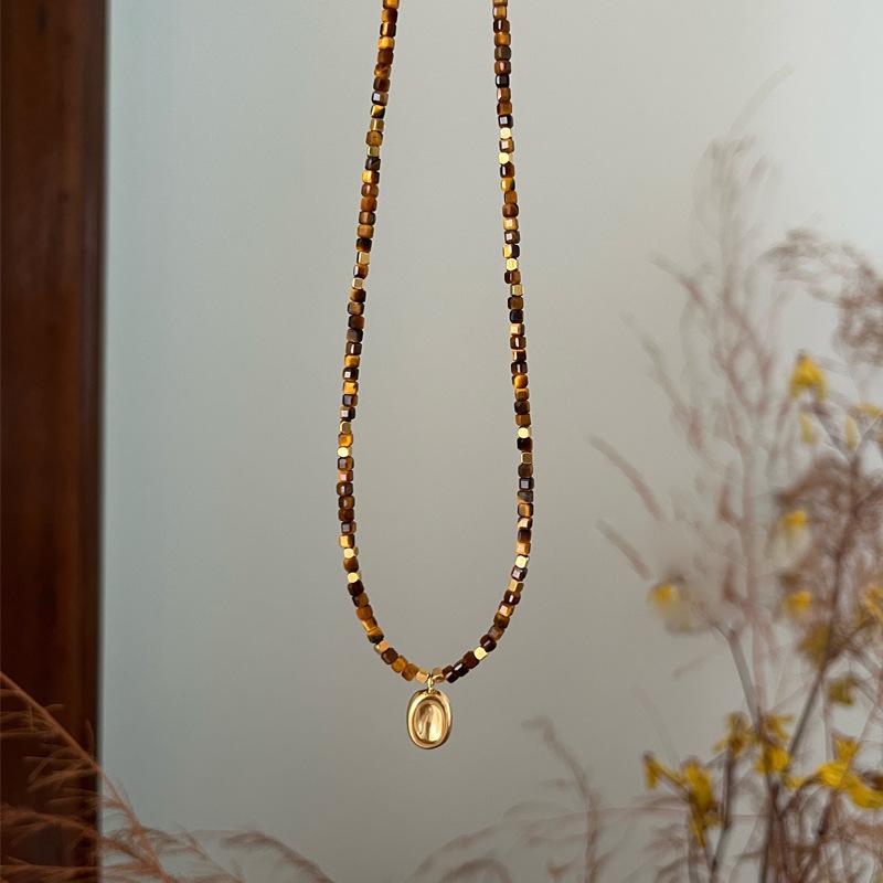Retro natural tiger eye stone necklace for women in summer, light luxury, niche, collarbone chain, high-end pendant, bead necklace