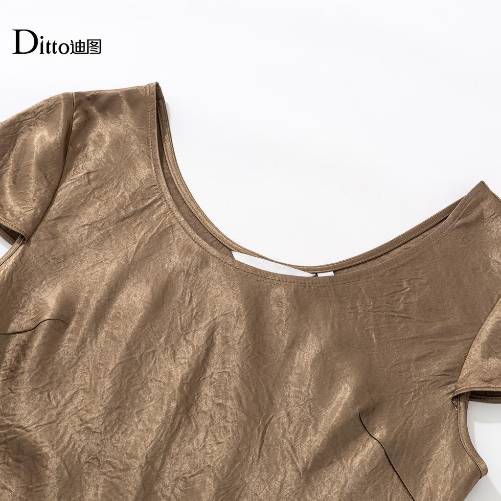 Ditto minimalist style short sleeved dress