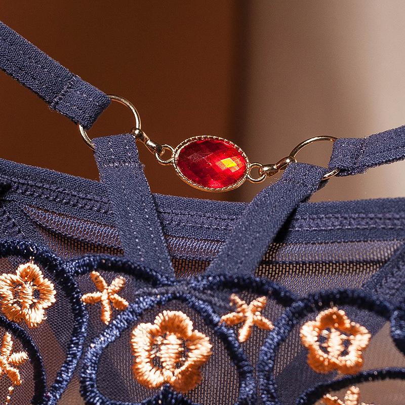 Women Sexy Lace Panties Low-waist Underwear Thong Female G String Breathable Lingerie Temptation Embroidery Intimates