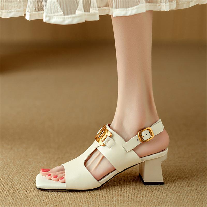 Модные новые летние сандалии Сандалии из спилковой кожи для женщин Модные металлические украшения Сандалии с квадратным носком Женские туфли на высоком каблуке Повседневная обувь
