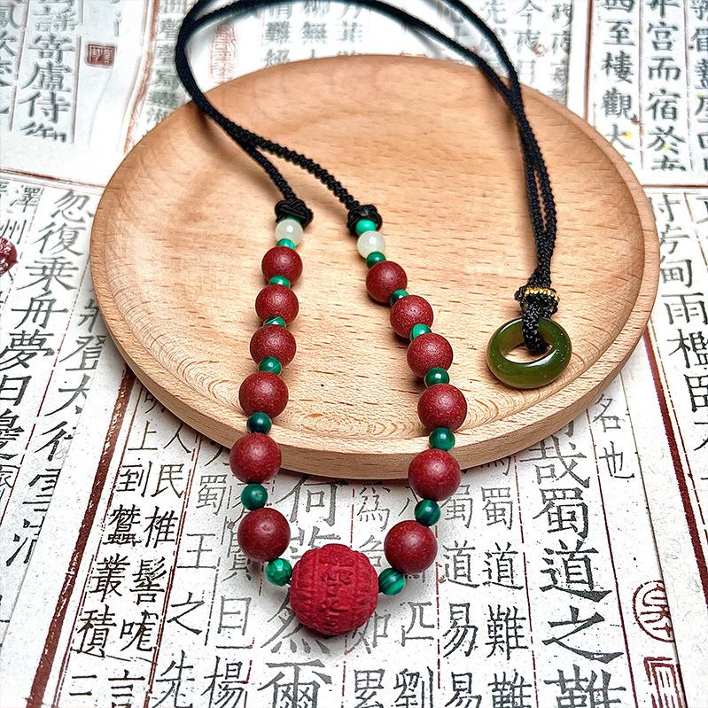 The same style of new Chinese-style Baili Xiang necklace, made with traditional natural fragrance beads, handcrafted for both men and women, worn as