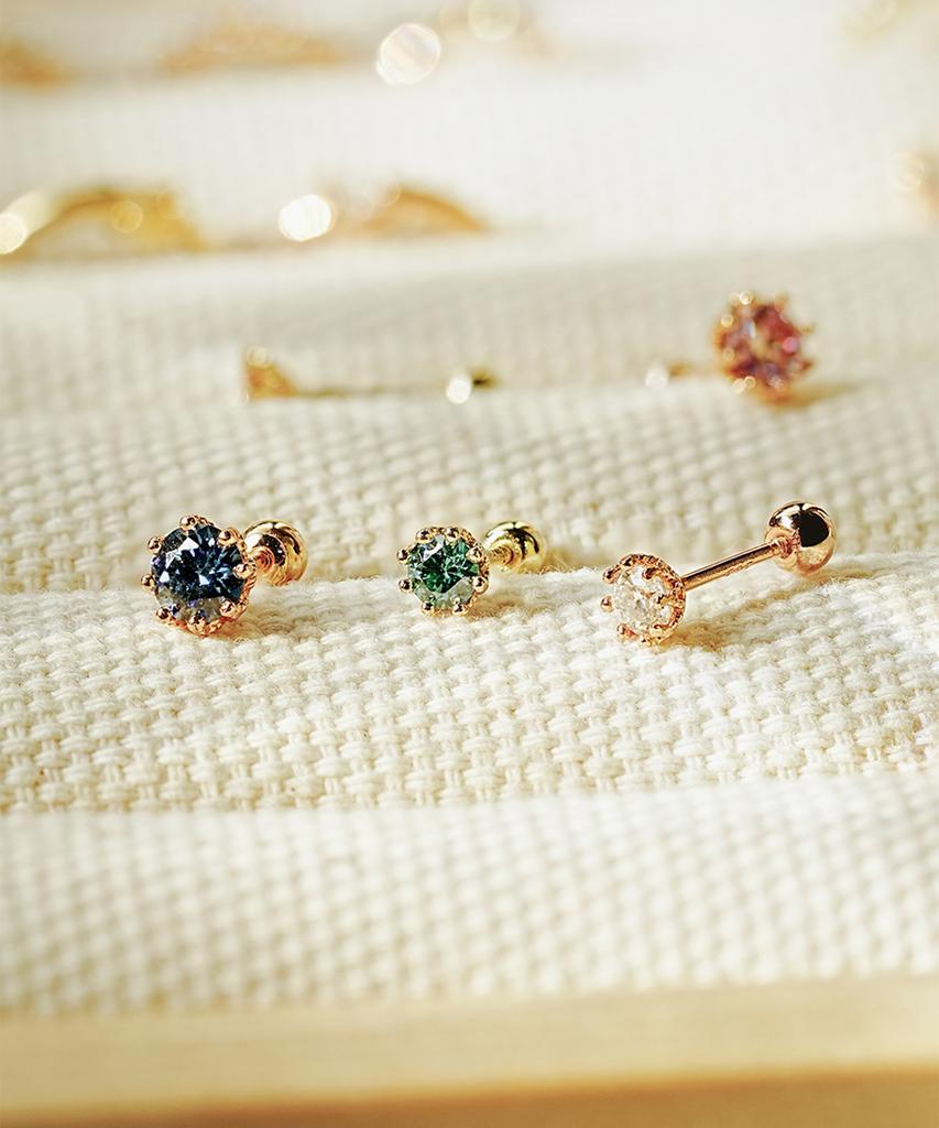 Минималпирсинг Серьги-гвоздики 'Королева' с бриллиантом Муассанитом 14K