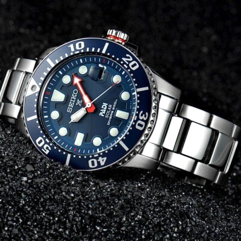 Seiko Мужские часы PADI SNE549P1 Solar Diver с синим циферблатом