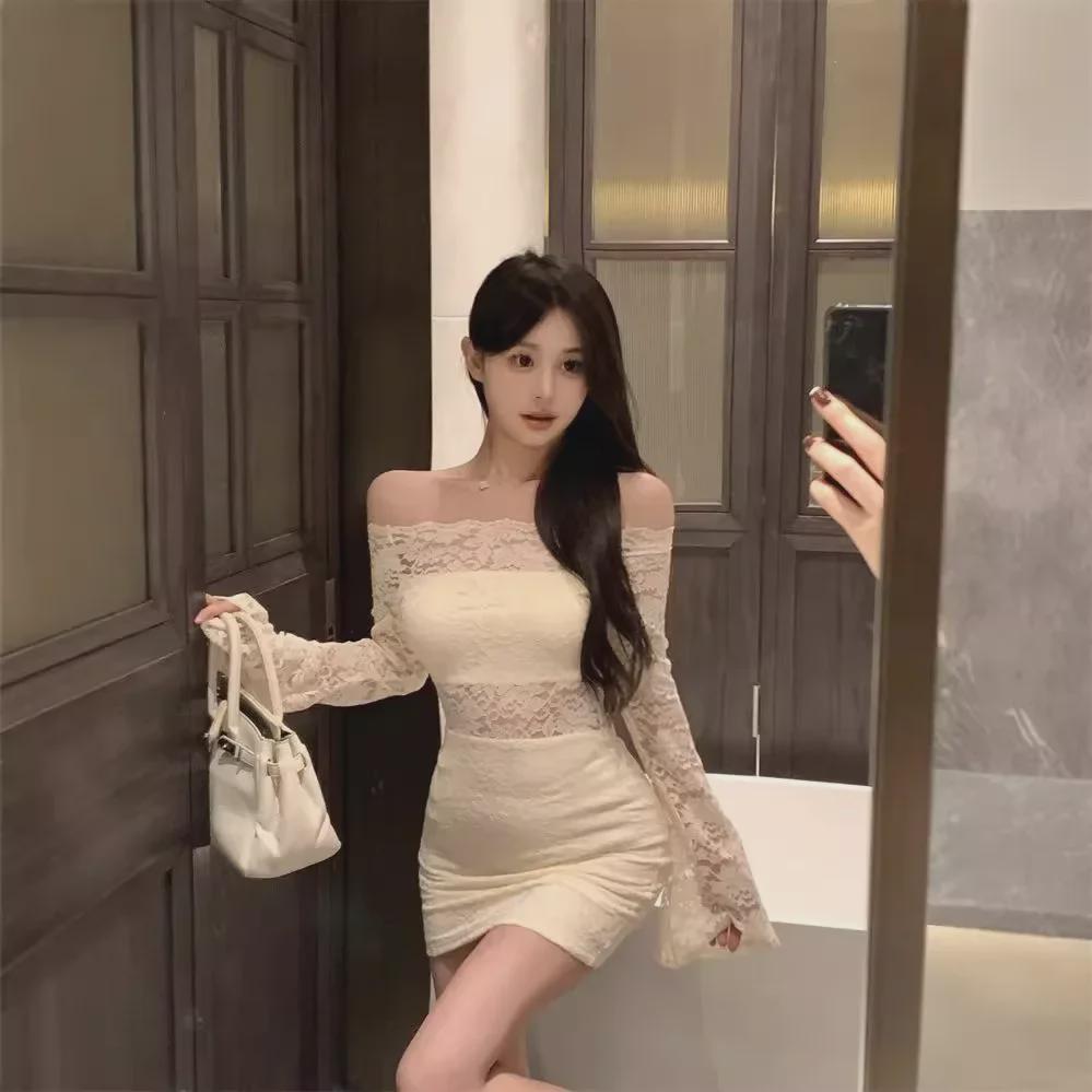 Женское платье с открытыми плечами, осенний стиль, с рукавами-трубами и кружевными деталями