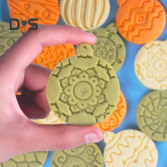 10 stks/set Kerstbal Cookie Cutter Mold Food Grade PP Vaatwasmachinebestendig Druk DIY 3D Fondant Cookie Maker Mold Keuken Bakken Tools
