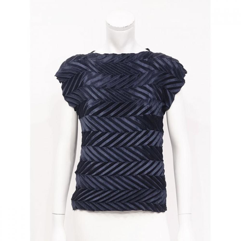 Specchio Sleeveless Tee   Zigzag Pleated Boat Neck 441 158