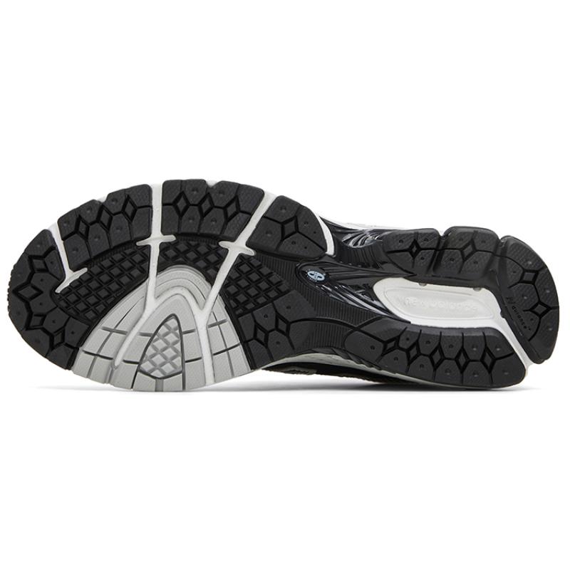New Balance 860v2 Черно-бело-серебристые кроссовки ML860XD