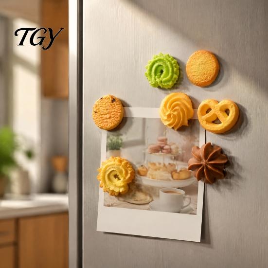 Decorative Fridge Magnet Simulated Cookie Refrigerator Magnet, 3D Fake Food Simulation Magnets Memo Notes Photo Holder for Home Decor