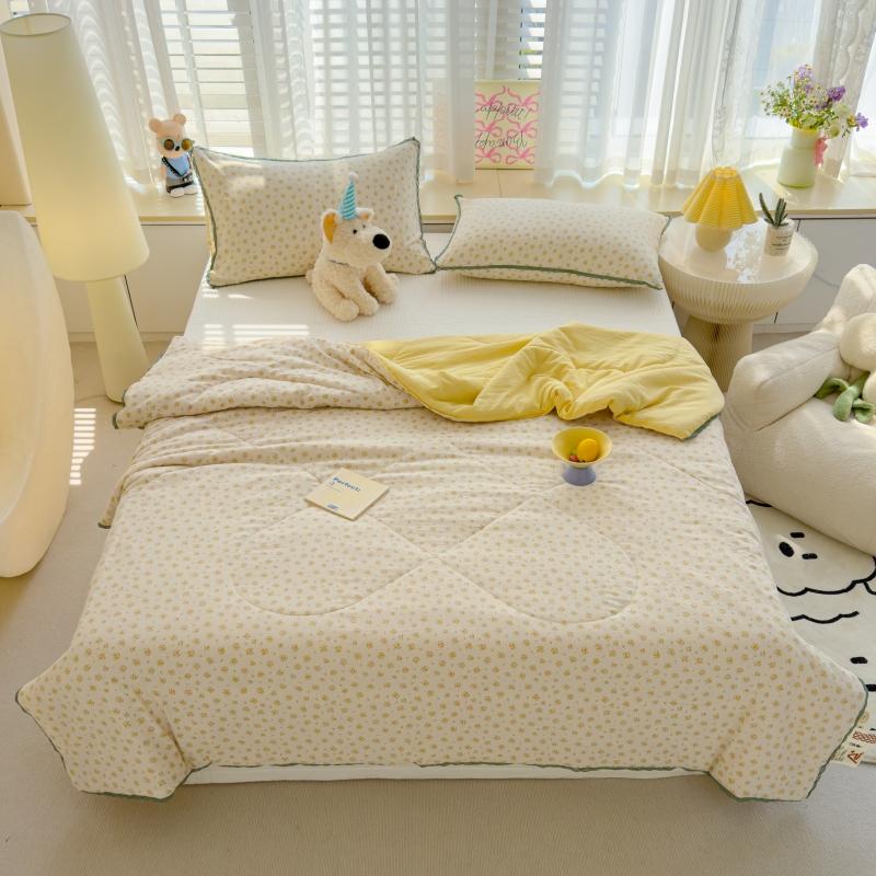 Mengge Yungan double-layer yarn antibacterial lace summer quilt core