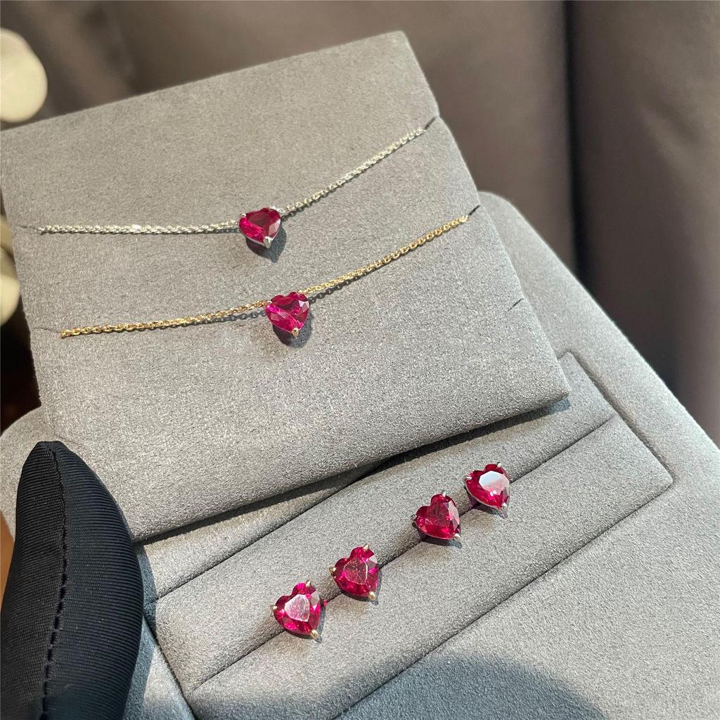 Минималистичное колье из серебра 925 пробы с покрытием из 14-каратного золота и красным корундом для женщин - в японском и корейском стиле.